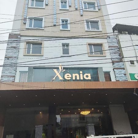Hotel Xenia Варанаси Екстериор снимка
