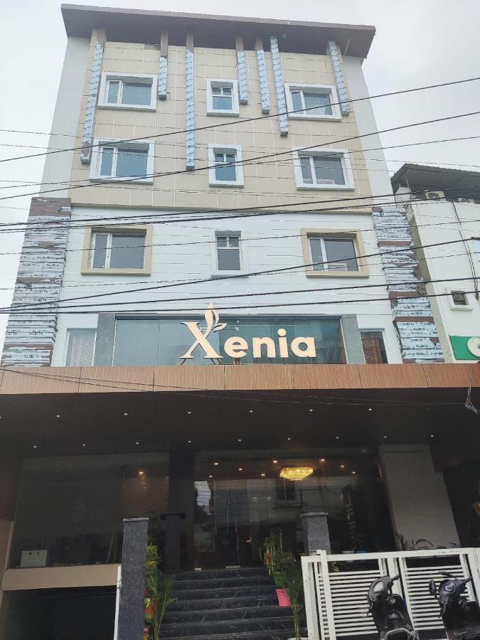 Hotel Xenia Варанаси Екстериор снимка