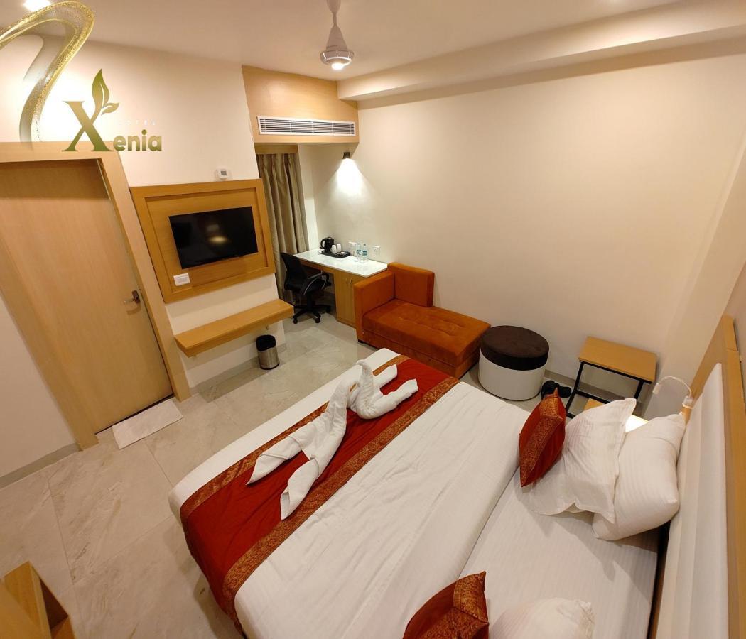 Hotel Xenia Варанаси Екстериор снимка