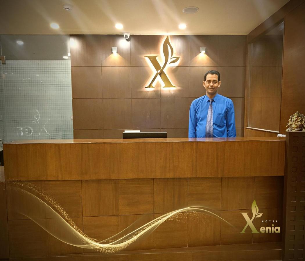 Hotel Xenia Варанаси Екстериор снимка