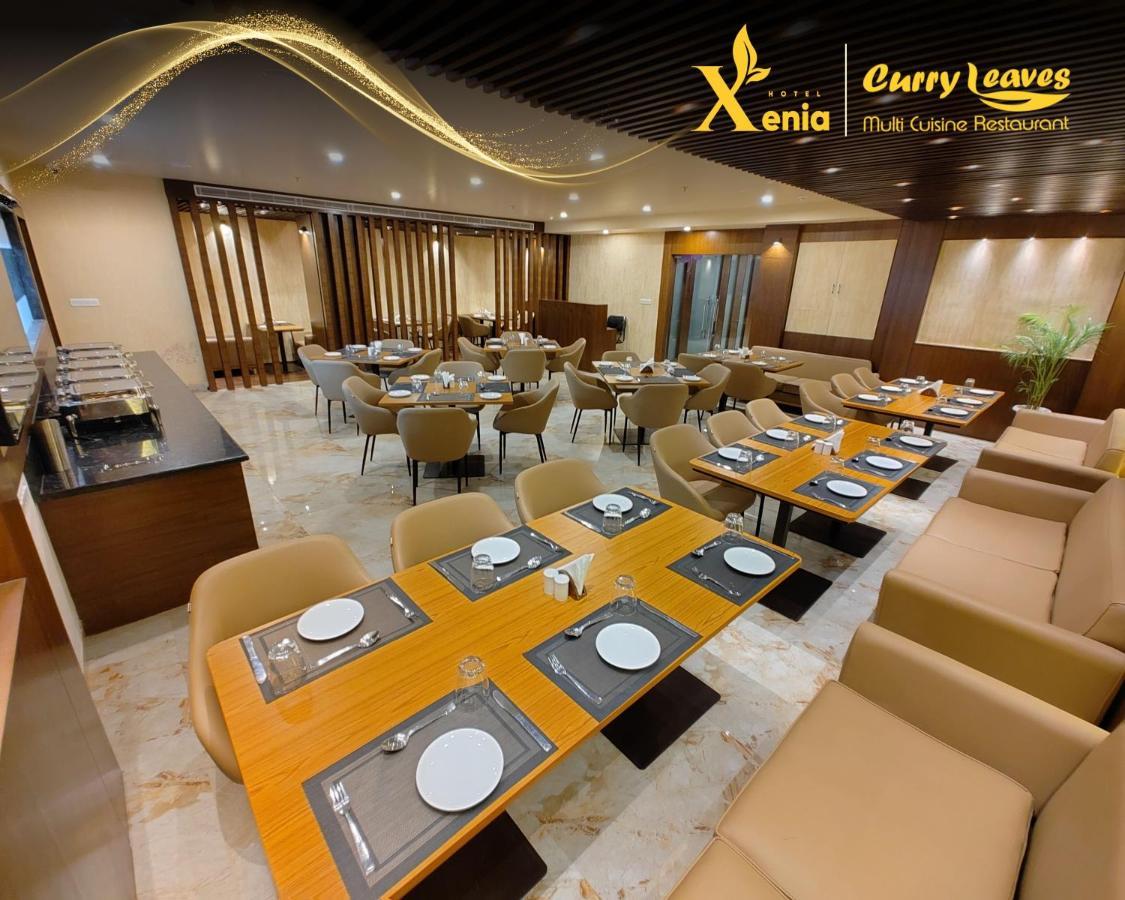 Hotel Xenia Варанаси Екстериор снимка