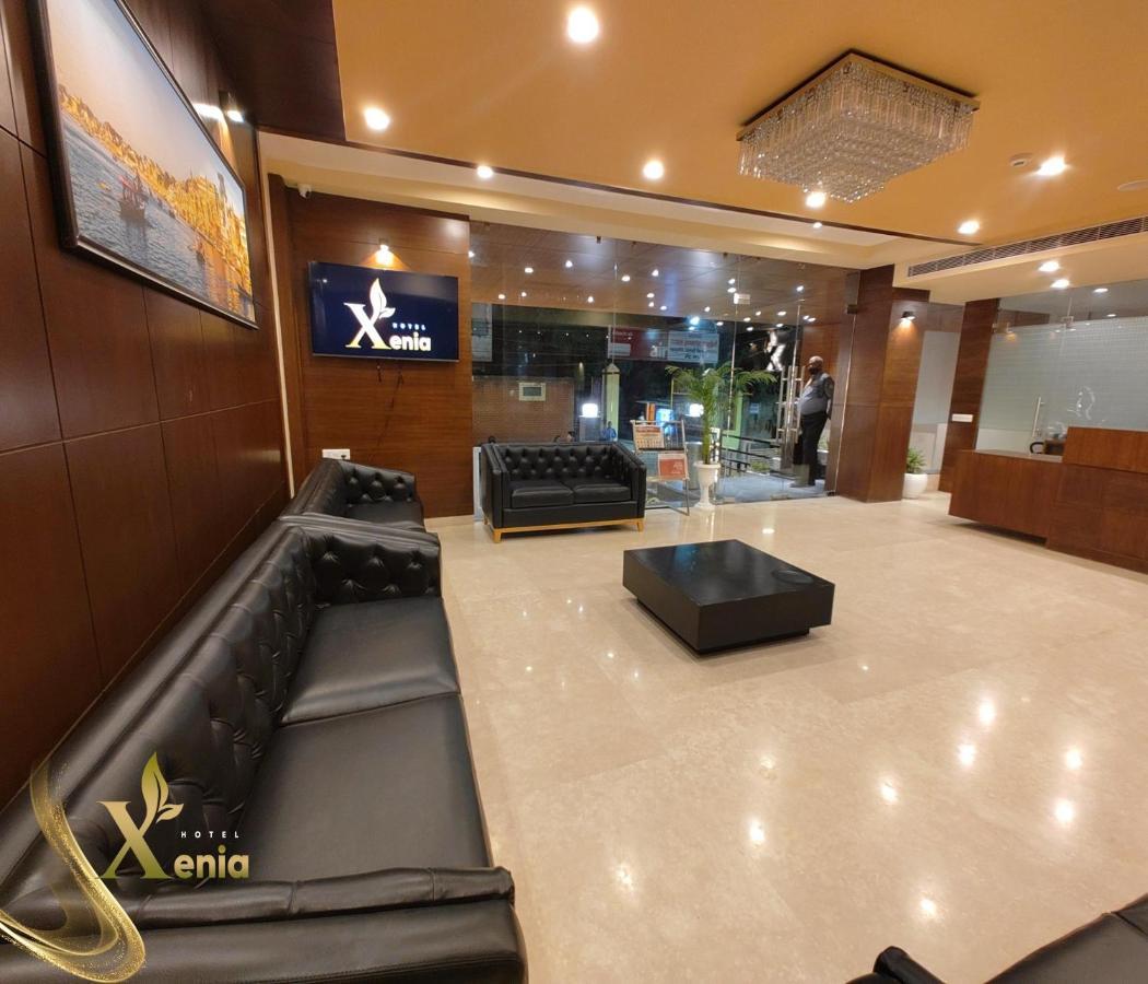 Hotel Xenia Варанаси Екстериор снимка