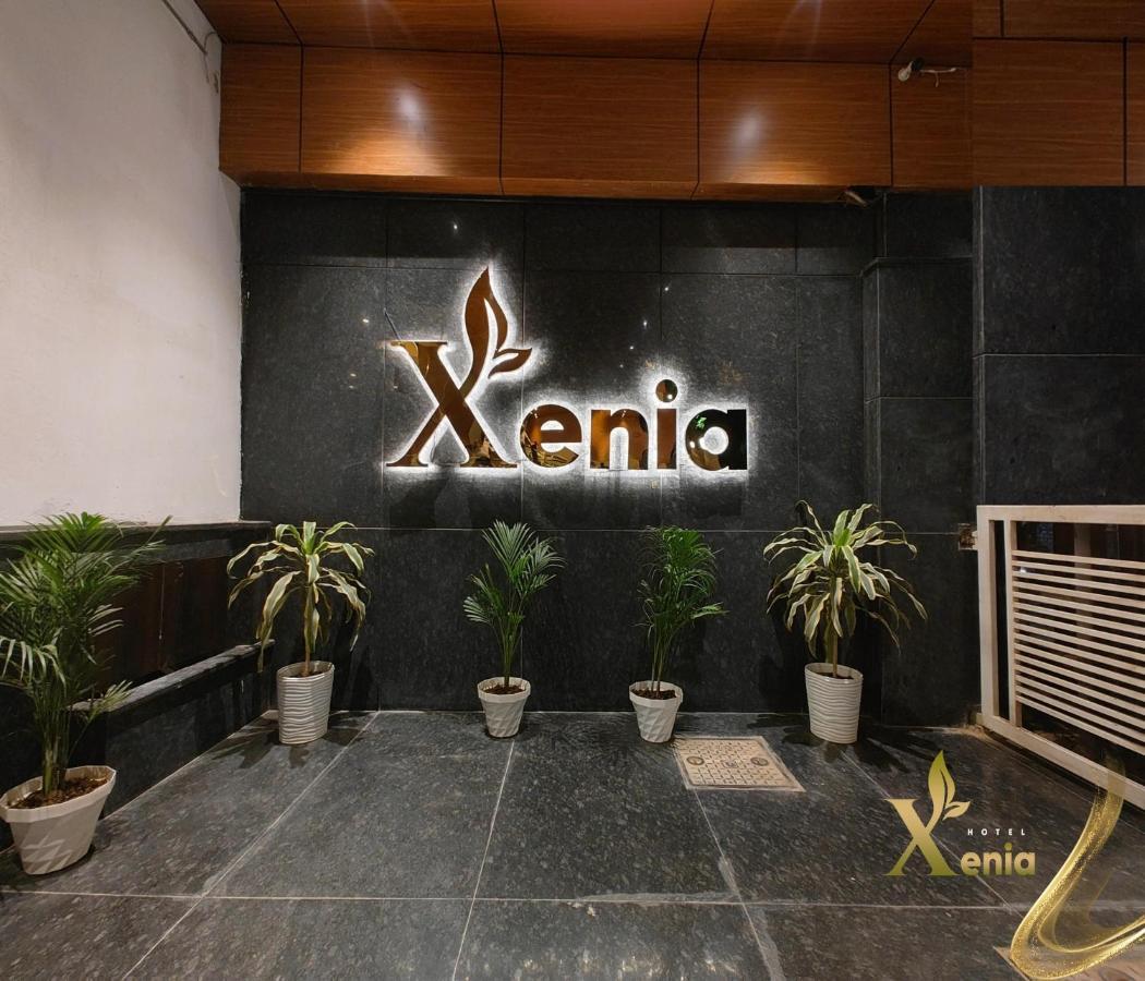 Hotel Xenia Варанаси Екстериор снимка